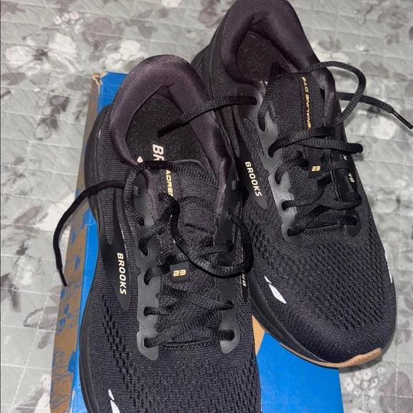 Brooks Men's Black and Gold Athletic Shoes - Picture 4 of 5